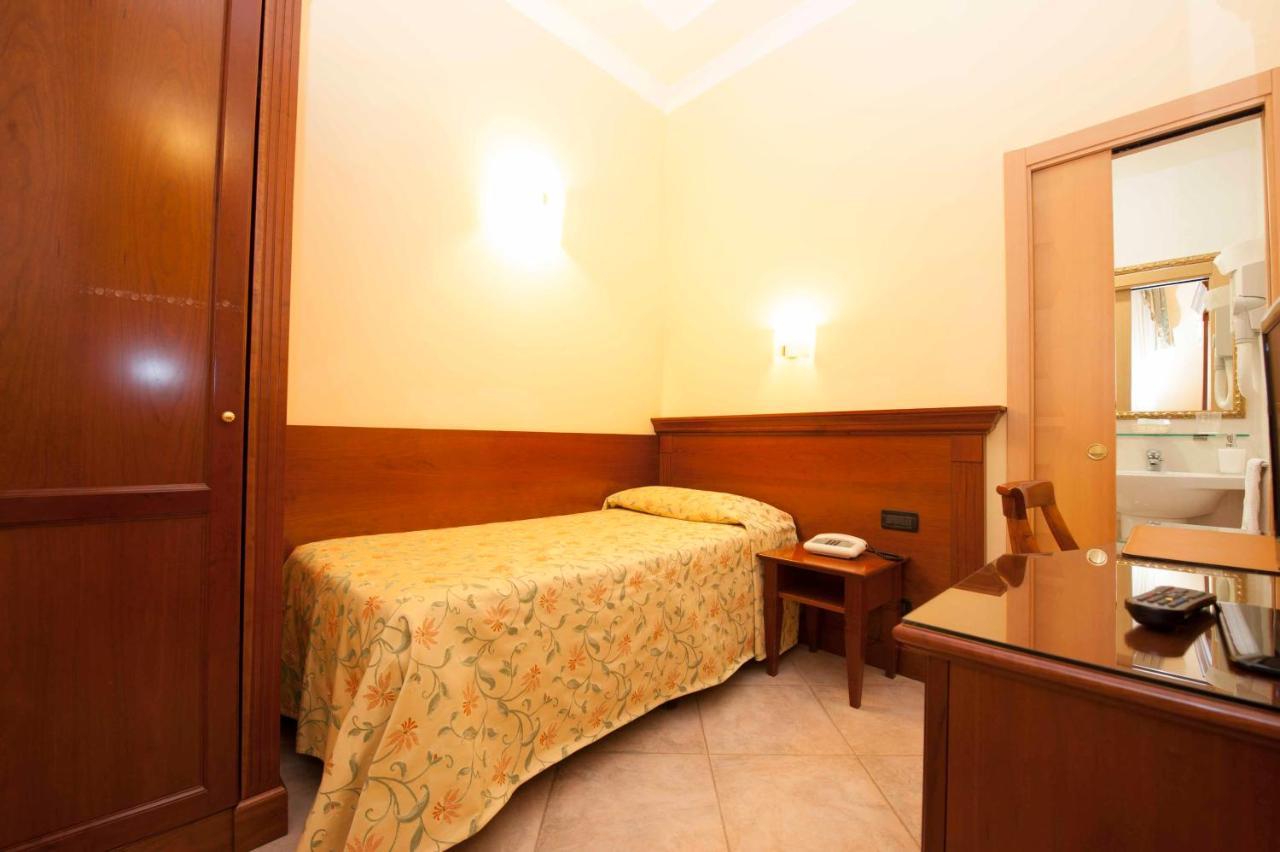 Hotel Astigiana & Appartamenti Varazze Luaran gambar