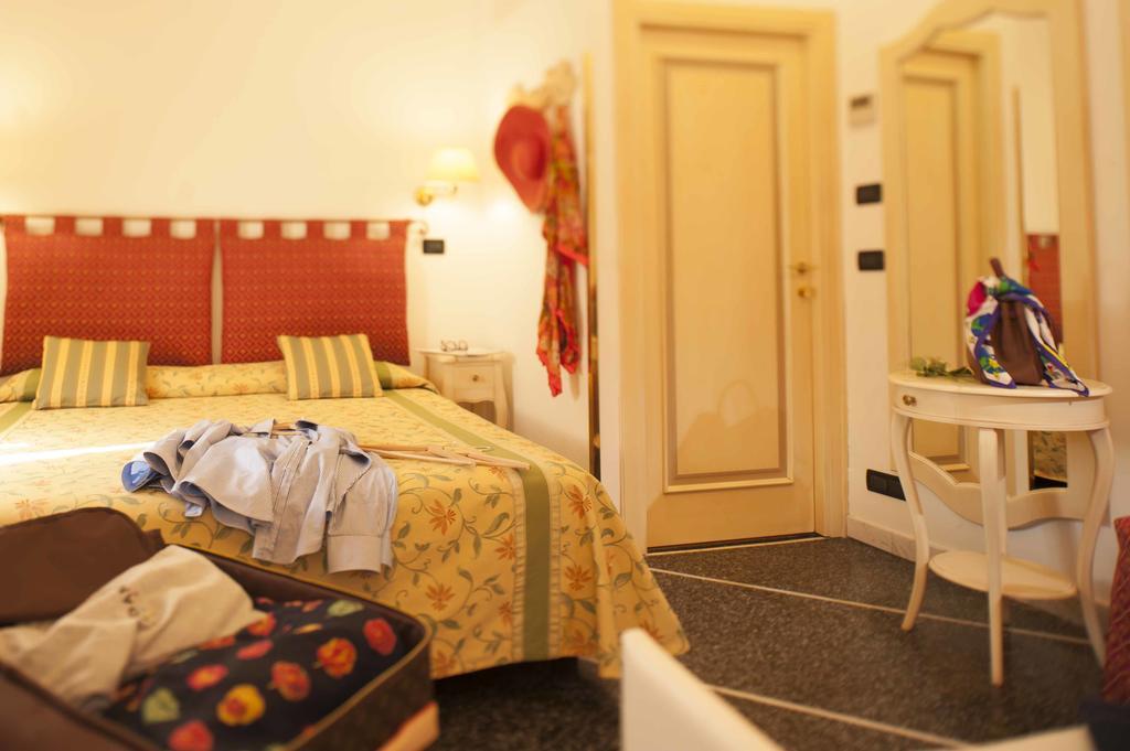 Hotel Astigiana & Appartamenti Varazze Luaran gambar